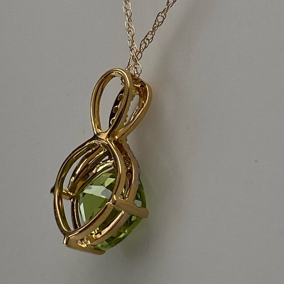 10K Yellow Gold Cushion Cut Natural Peridot and Diamond Pendant with Chain - Picture 9 of 12